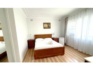Ausmine Affordable 2BR Self Contained Flats Guest house, Sydney - 4