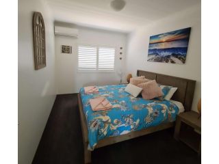 Convenient Location In Shoal Bay Apartment, Shoal Bay - 3