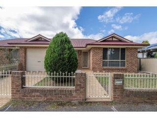 Convenient Villa on McLachlan Walk to the CBD Fresh & Comfy Villa, Orange - 3