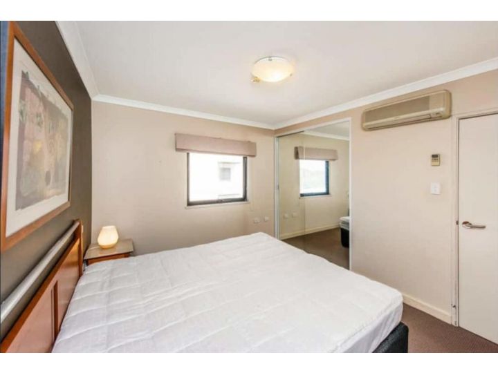 Conveniently located 2 Bedroom Apartment In The CBD Apartment, Perth - imaginea 3