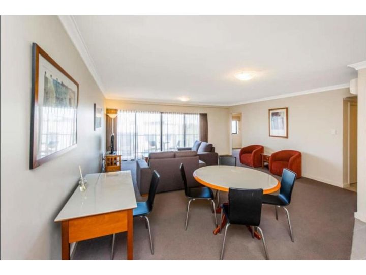 Conveniently located 2 Bedroom Apartment In The CBD Apartment, Perth - imaginea 5