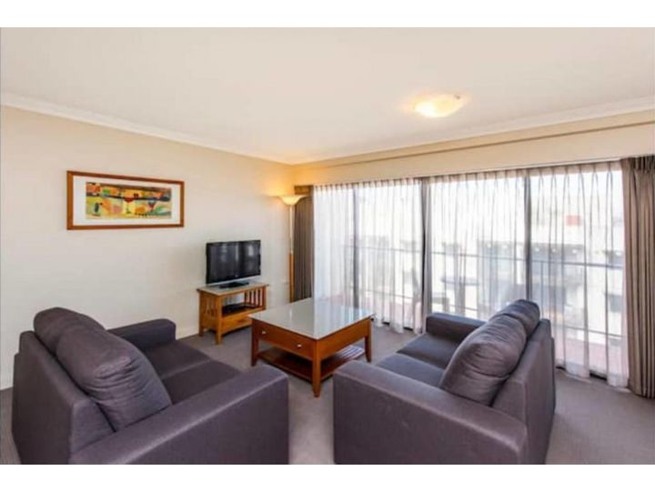 Conveniently located 2 Bedroom Apartment In The CBD Apartment, Perth - imaginea 2