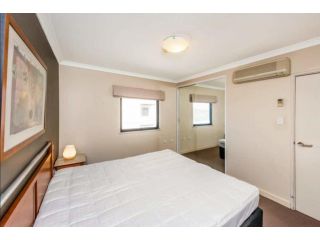 Conveniently located 2 Bedroom Apartment In The CBD Apartment, Perth - 3