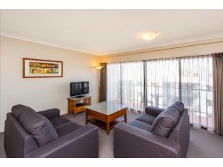 Conveniently located 2 Bedroom Apartment In The CBD Apartment, Perth - 2