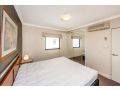 Conveniently located 2 Bedroom Apartment In The CBD Apartment, Perth - thumb 3