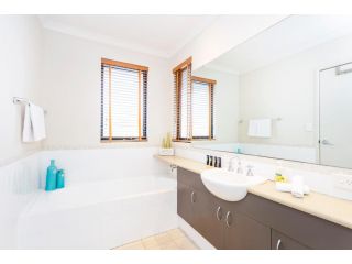 Coode Street Townhouse Villa, Perth - 5