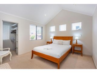 Coode Street Townhouse Villa, Perth - 1