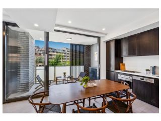 Contemporary unit next to Darling Harbour, CBD Apartment, Sydney - 3