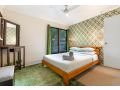 Cool Noosa Home. Central location. A/C. Gym. WIFI. Netflix Apartment, Noosa Heads - thumb 5