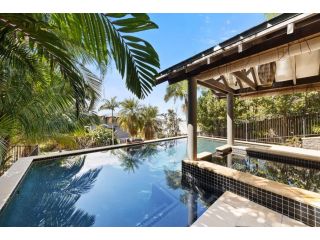 Coolum Ocean Views, Oasis Pool, Cinema & Games Room Guest house, Coolum Beach - 4