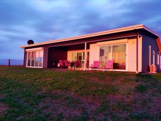 Coorong Island Retreat - Farm Stay at Pet Friendly Property Guest house, Meningie - 4