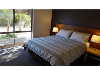 Coorong Waterfront Retreat Guest house, Meningie - 3