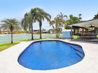 Coorumbong 27 - Five Bedroom Home on Canal with Pool, WiFi, Aircon! Guest house, Mooloolaba - 5