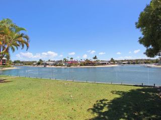 Coorumbong 27 - Five Bedroom Home on Canal with Pool, WiFi, Aircon! Guest house, Mooloolaba - 1