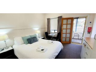 Coppers Hill Private Accommodation Guest house, Gloucester - 2