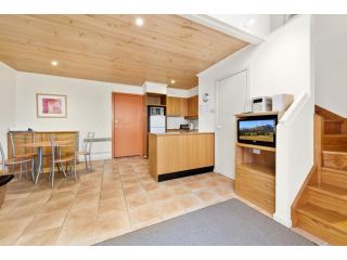 Cora Lynn 26 Apartment, Lorne - 3
