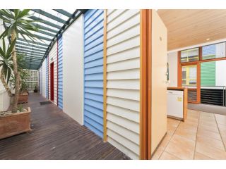 Cora Lynn 26 Apartment, Lorne - 1