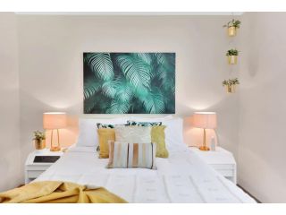 Coral Escape - A Palm Cove Penthouse Guest house, Palm Cove - 3