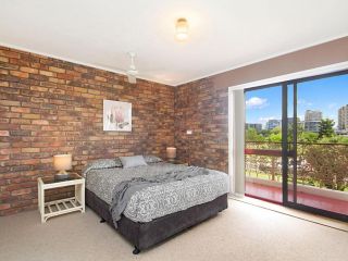 Coral Gardens unit 2 - Water views and easy walk to Twin Towns Services Club Apartment, Coolangatta - 5