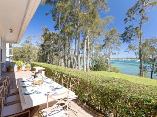 'Corlette Waterfront', 2/44 Danalene Parade - Waterfront Luxury, WIFI, Aircon, Boat Parking Guest house, Corlette - 1