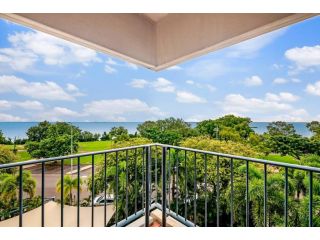 Corner Balcony Suite on the Esplanade with Pool Apartment, Darwin - 1