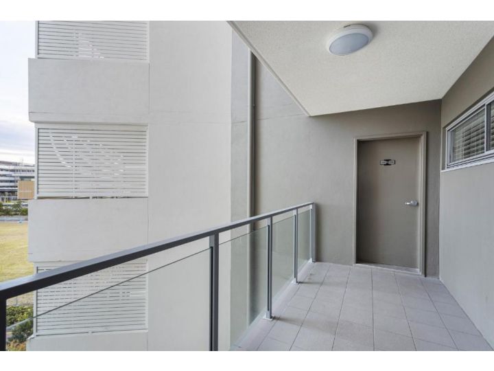 Cosy Studio Apartment with Balcony Seating Apartment, Kawana Waters - imaginea 9