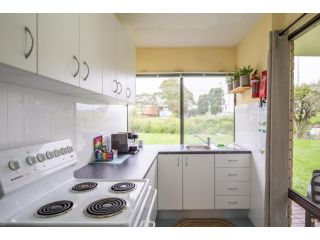 Cosy 3-bed Unit Steps from the Beach Apartment, Batemans Bay - 4
