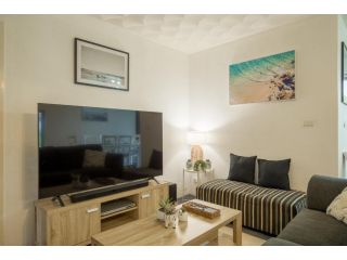 Cosy 3-bed Unit Steps from the Beach Apartment, Batemans Bay - 5