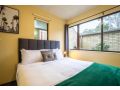 Cosy 3-bed Unit Steps from the Beach Apartment, Batemans Bay - thumb 3