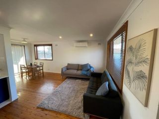 3 bedroom home, close to shops Guest house, New South Wales - 1