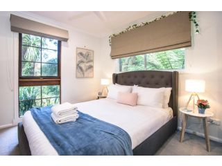 Cosy, central Olinda Camellia Cottage Guest house, Olinda - 1