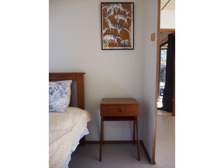 Cosy, comfortable Cottage - views & location plus Guest house, Tasmania - imaginea 3