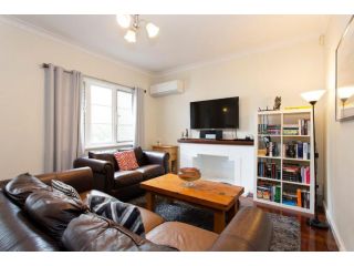 Cosy Cottage -3 Bedrooms Victoria Park Guest house, Perth - 2