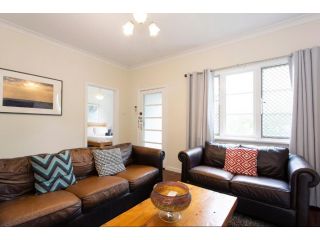 Cosy Cottage -3 Bedrooms Victoria Park Guest house, Perth - 1