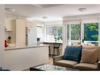 Cosy Family Apartment with Parking and Balconies Apartment, Sydney - 1