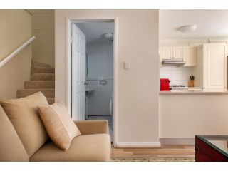 Cosy Family Apartment with Parking and Balconies Apartment, Sydney - 5
