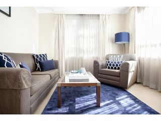 Cosy Harbourside Apartment With Bridge View Pool Apartment, Sydney - 3