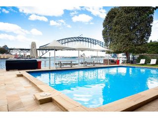 Cosy Harbourside Apartment With Bridge View Pool Apartment, Sydney - 2