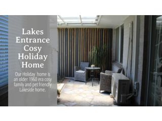 Cosy lakeside Family+Pet friendly 3 BR HolidayHOME Guest house, Lakes Entrance - 1