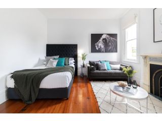 Cosy nook in inner-city Victorian mansion Apartment, Sydney - 2