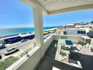 Cottesloe Beach Front Apartment -EXECUTIVE ESCAPES Apartment, Perth - 2