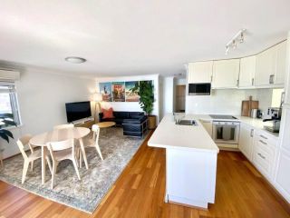 Cottesloe Beach Front Apartment -EXECUTIVE ESCAPES Apartment, Perth - 3