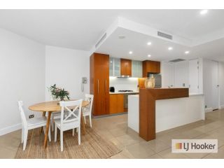 Cotton Beach 97 - Luxurious Mid Floor Apartment Apartment, Casuarina - 3