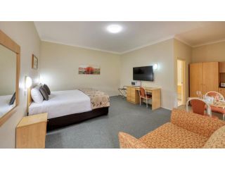 Country Gardens Motor Inn Hotel, Cowra - 3