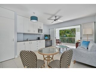 Palm Cove Paradise - Couples spa beach getaway Apartment, Palm Cove - 2
