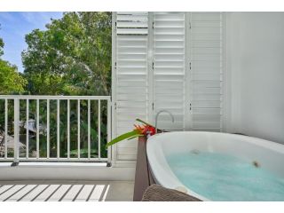 Palm Cove Paradise - Couples spa beach getaway Apartment, Palm Cove - 3