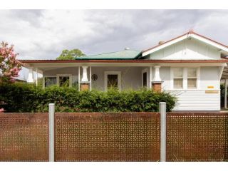 Court House - A Tranquil Retreat Footsteps to Town Guest house, Mudgee - 1