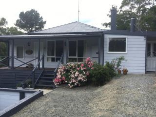 Coventry Cottage - Sleeps 15 Guest house, Victoria - 1