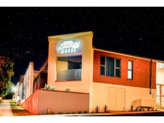 Cowra Services Club Motel Hotel, Cowra - 1