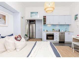 COZY BEACH FRONT STUDIO WITH AIRCON Apartment, Sydney - 2